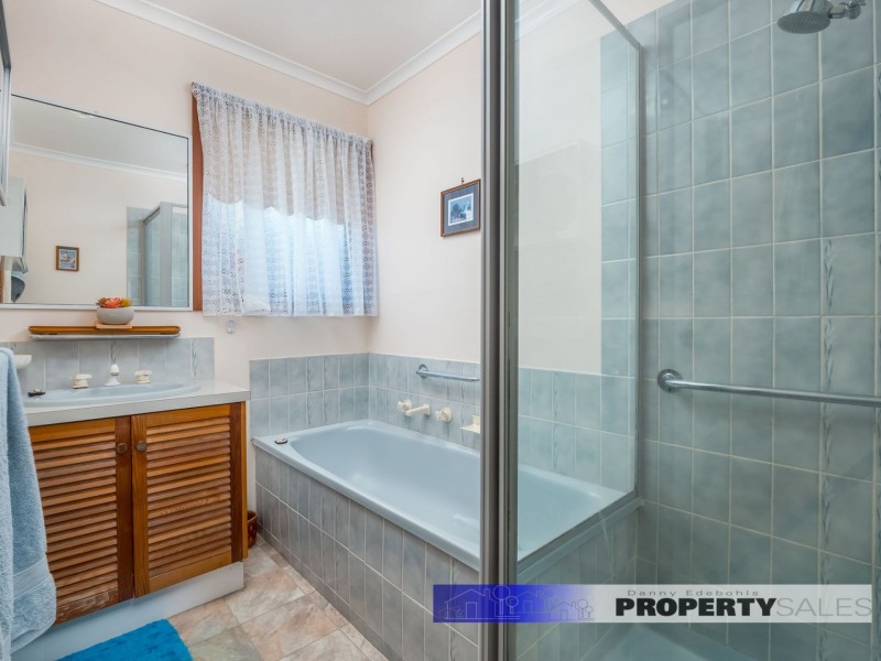 2/3 Hall Court, Newborough VIC 3825