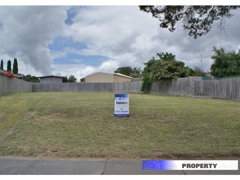 16 Dinwoodie Drive, Newborough VIC 3825