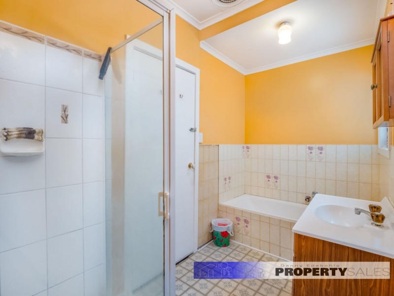 28 Alexander Avenue, Moe VIC 3825