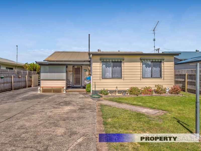 28 Alexander Avenue, Moe VIC 3825
