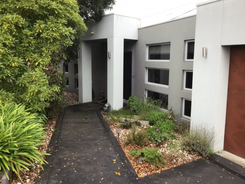 8 Rita Court, Newborough VIC 3825