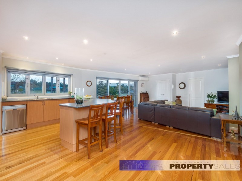 8 Rita Court, Newborough VIC 3825