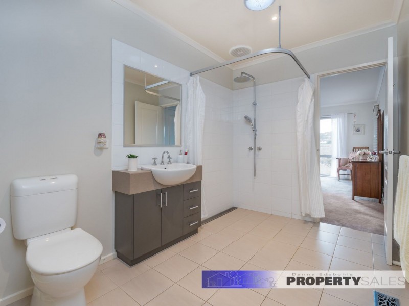 8 Rita Court, Newborough VIC 3825