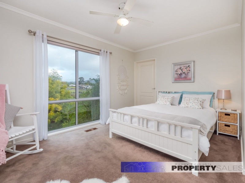 8 Rita Court, Newborough VIC 3825