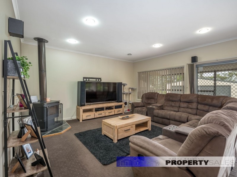 77 Chamberlain Road, Newborough VIC 3825