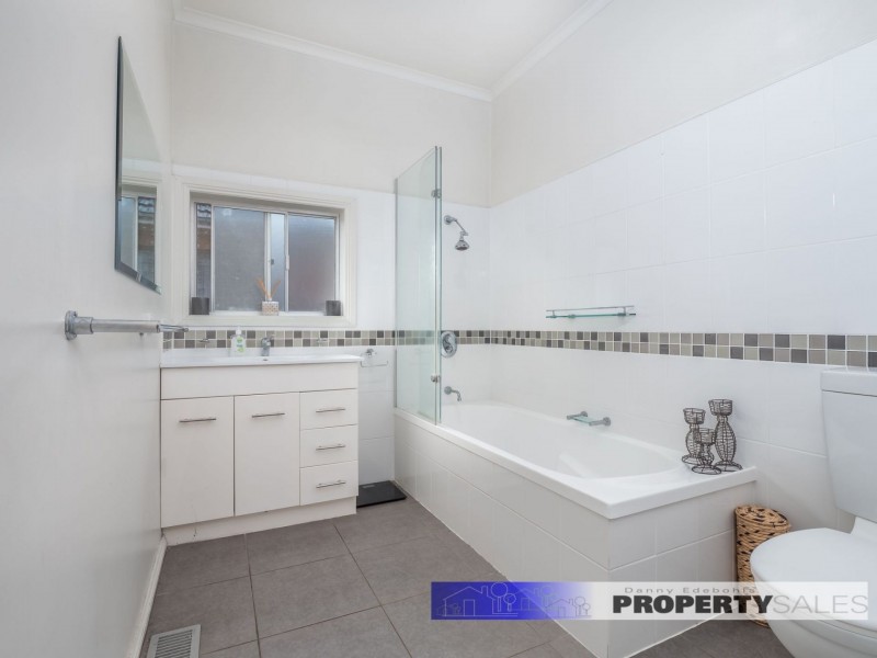 77 Chamberlain Road, Newborough VIC 3825