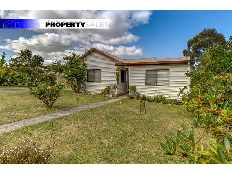 33 Shanahan Parade, Newborough VIC 3825