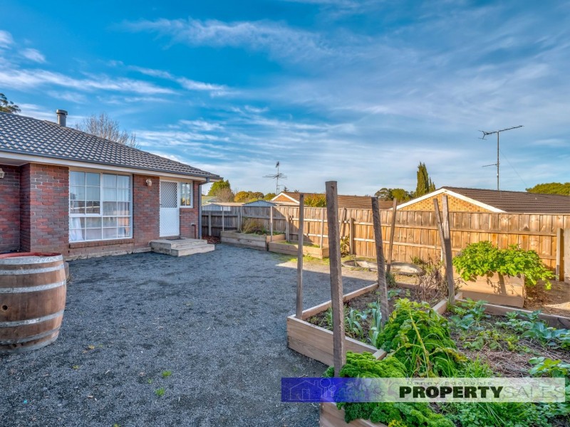16 Crowe Court, Newborough VIC 3825