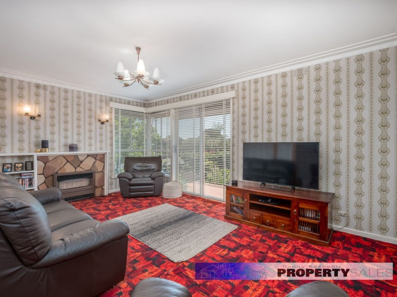 24 Law Street, Newborough VIC 3825
