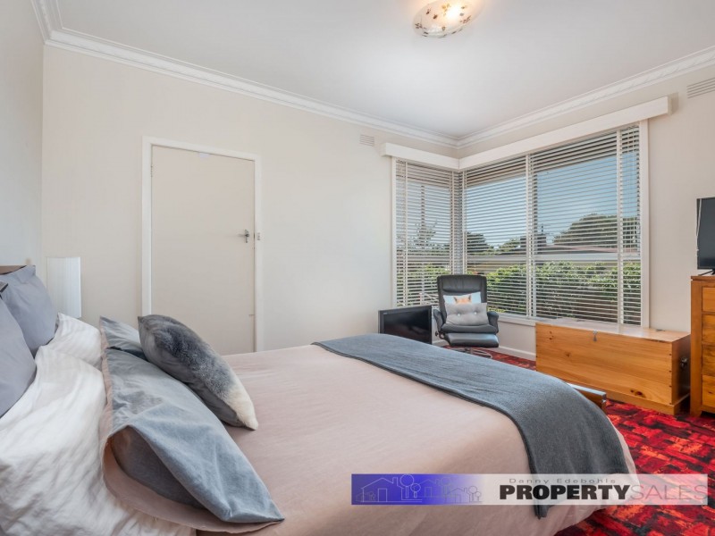 24 Law Street, Newborough VIC 3825