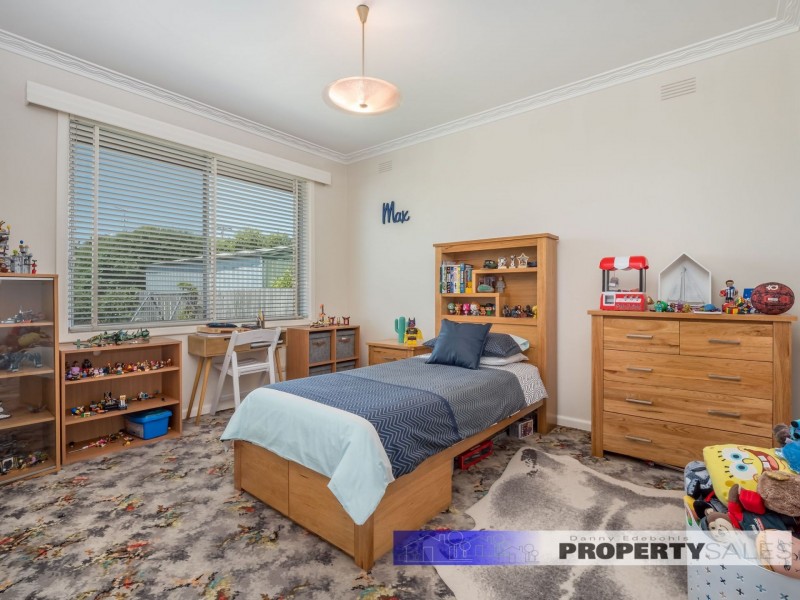 24 Law Street, Newborough VIC 3825