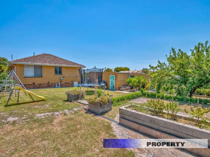 24 Law Street, Newborough VIC 3825