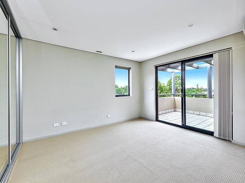 8/25 Blaxland. Road, Rhodes NSW 2138