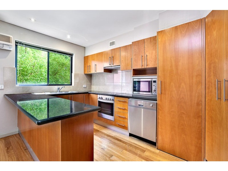 2/25 Blaxland Road, Rhodes NSW 2138