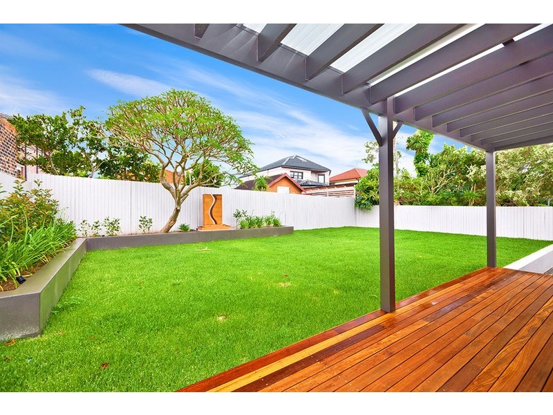 8 Sanders Pde, Concord NSW 2137