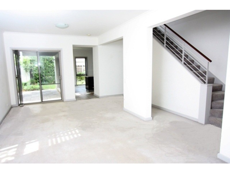 11 Beaurepaire Avenue, Newington NSW 2127