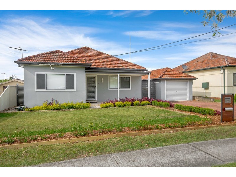 33 Ivy Street, Greenacre NSW 2190