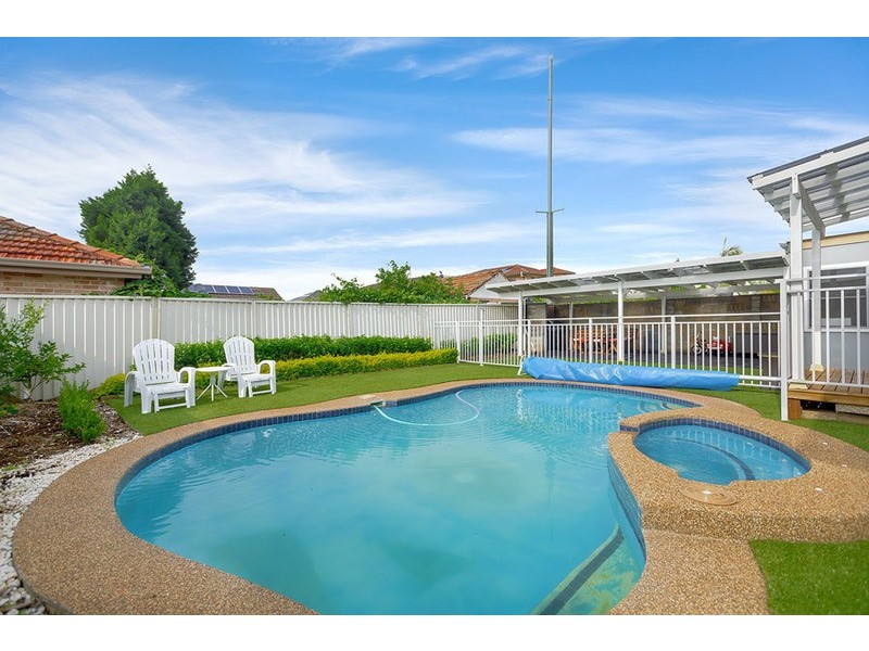 33 Ivy Street, Greenacre NSW 2190