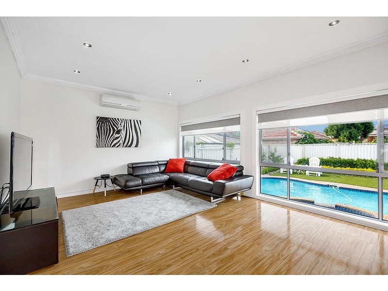 33 Ivy Street, Greenacre NSW 2190