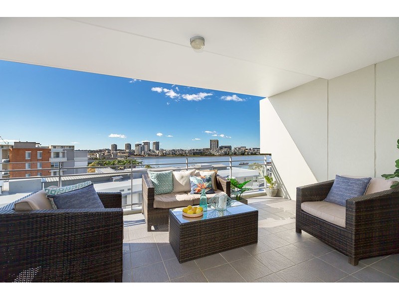 735/25 Bennelong Parkway, Wentworth Point NSW 2127
