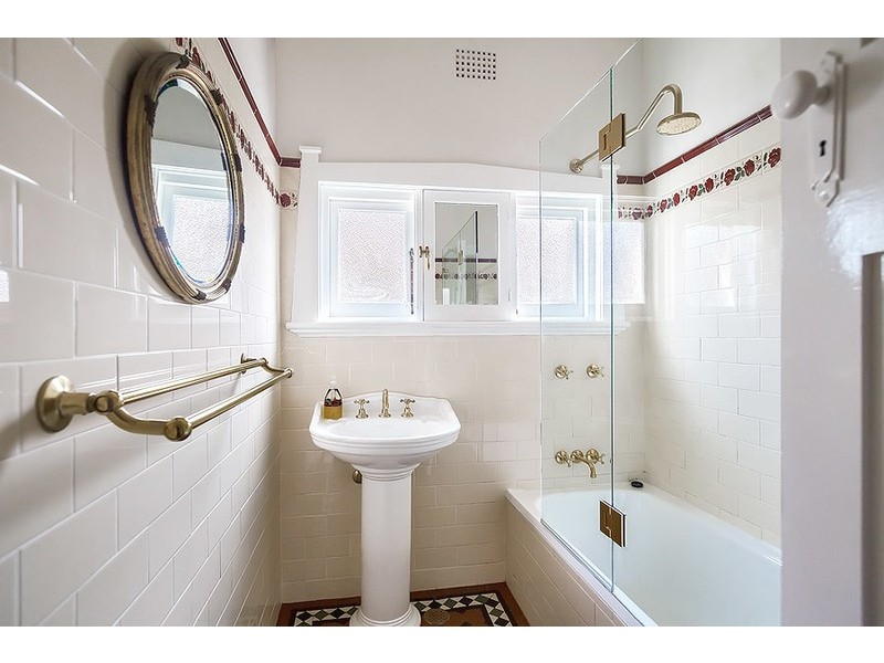 24 Elphinstone Street, Cabarita NSW 2137