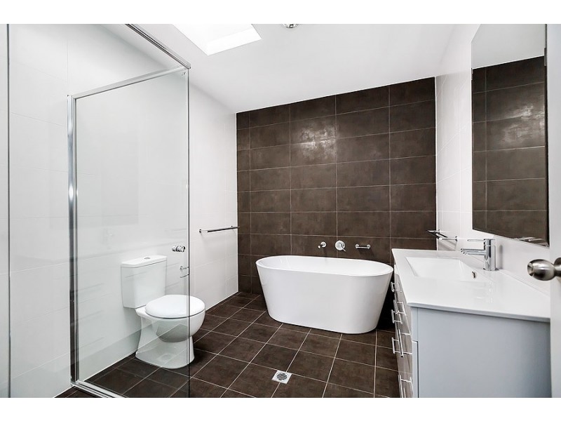 20B St Pauls Crescent, Liverpool NSW 2170