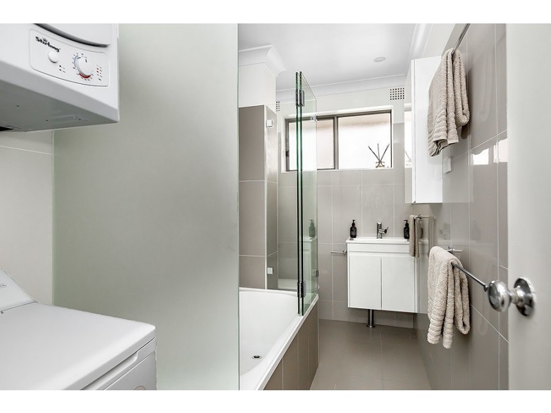 10/15 Bank Street, Meadowbank NSW 2114