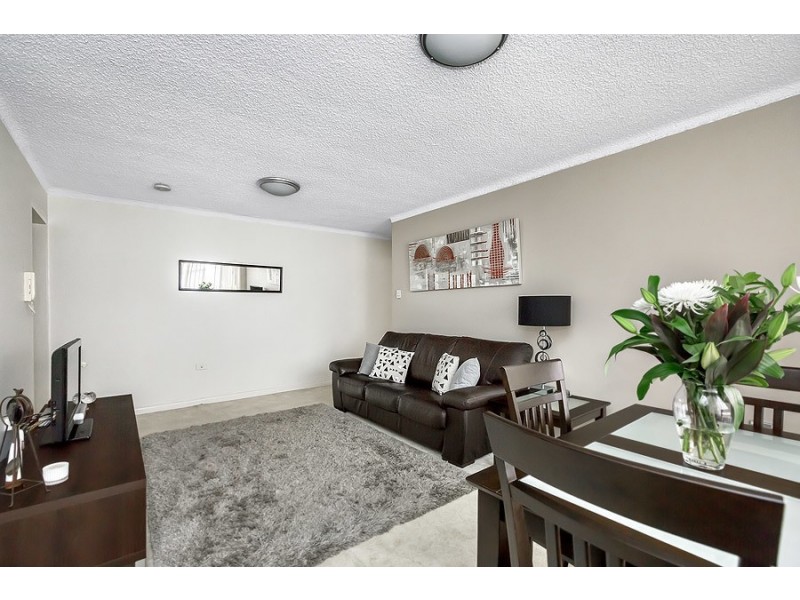 10/15 Bank Street, Meadowbank NSW 2114