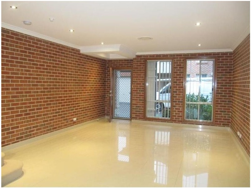 9/17-19 Greenfinch Street, Green Valley NSW 2168