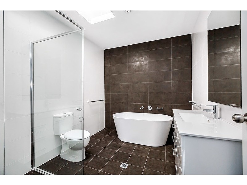 20B St Pauls Crescent, Liverpool NSW 2170