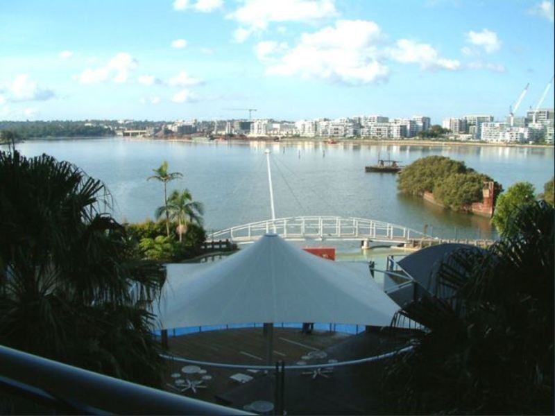 82/27 Bennelong Road, Wentworth Point NSW 2127