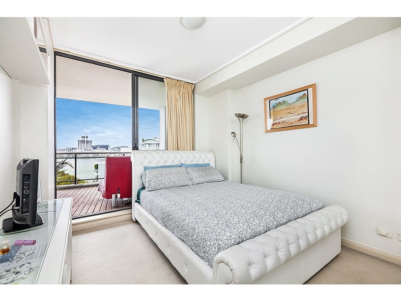 90/27 Bennelong Parkway, Wentworth Point NSW 2127