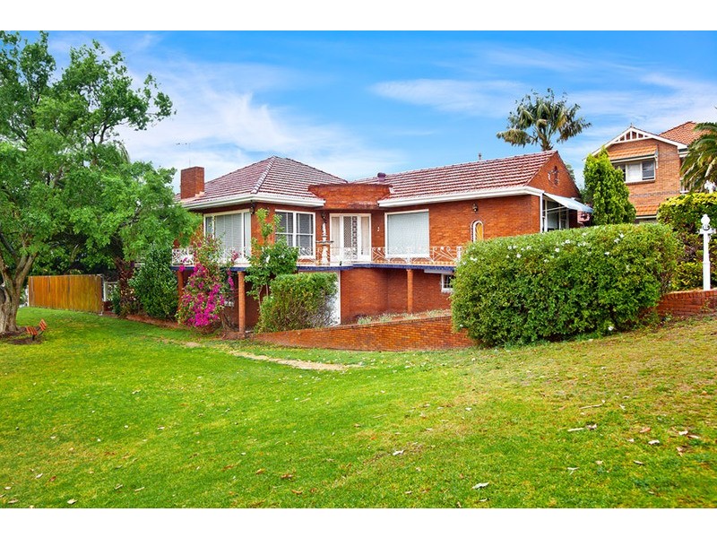 18 Nield Ave, Rodd Point NSW 2046