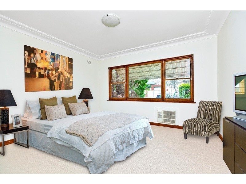 18 Nield Avenue, Rodd Point NSW 2046
