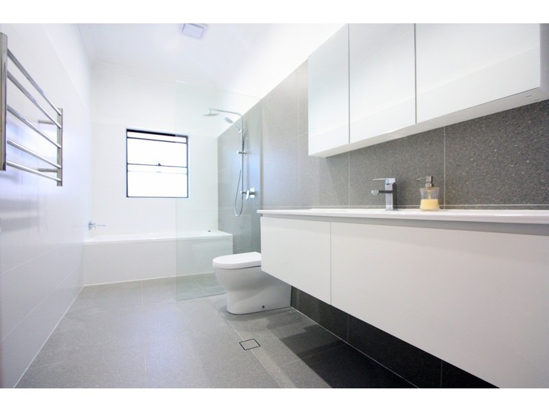 8 Rowley Road, Russell Lea NSW 2046