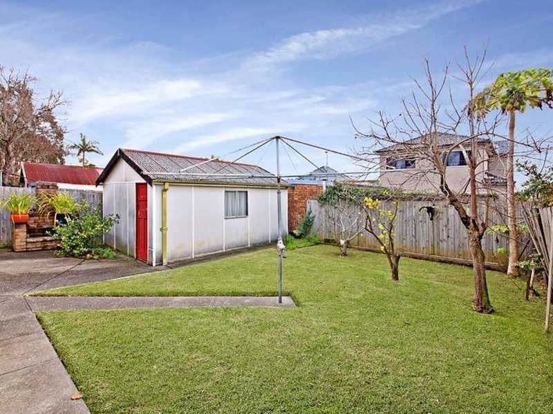 8 Rowley Road, Russell Lea NSW 2046