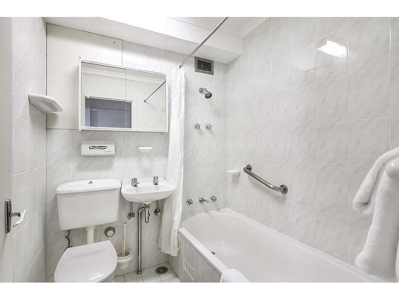 4/2a Henry Lawson Avenue, Mcmahons Point NSW 2060