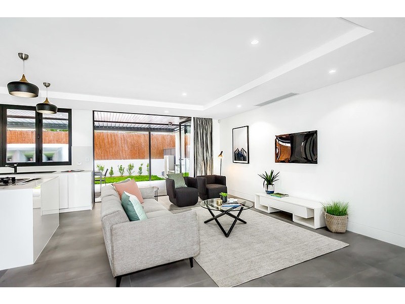 2/10 Burns Crescent, Chiswick NSW 2046