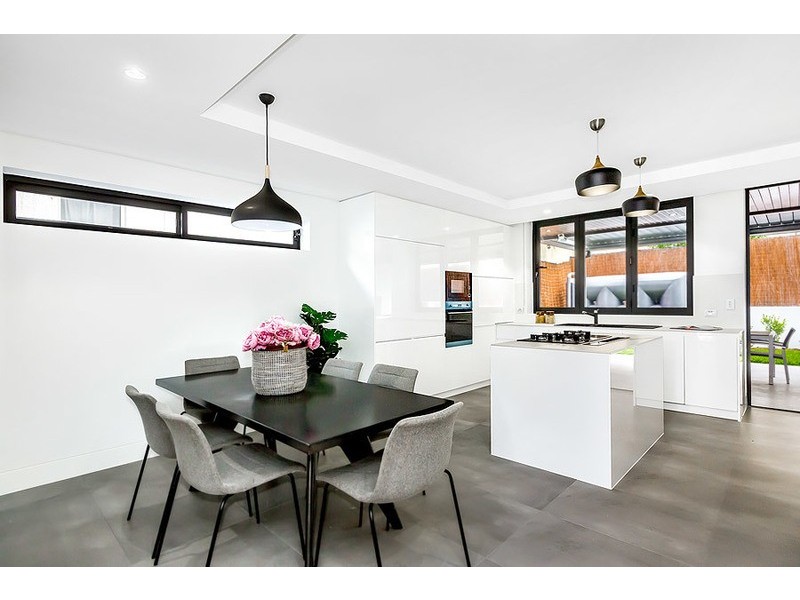 2/10 Burns Crescent, Chiswick NSW 2046