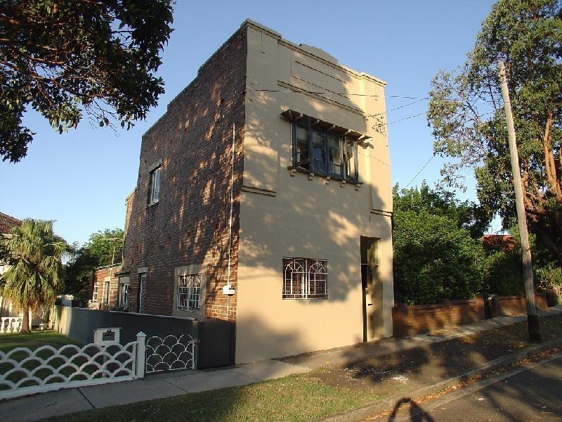 2/16A Hampden Road, Russell Lea NSW 2046