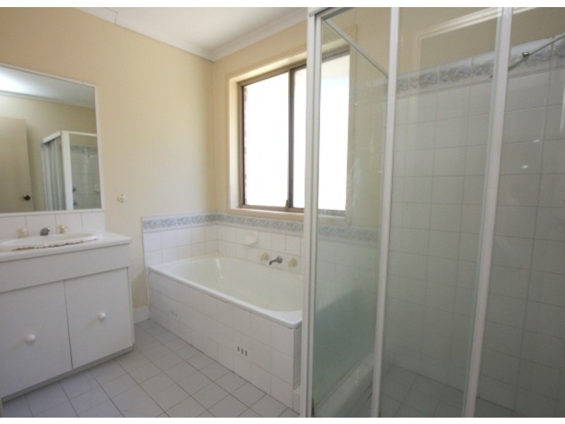 1/9 Watergum Way, Greenacre NSW 2190