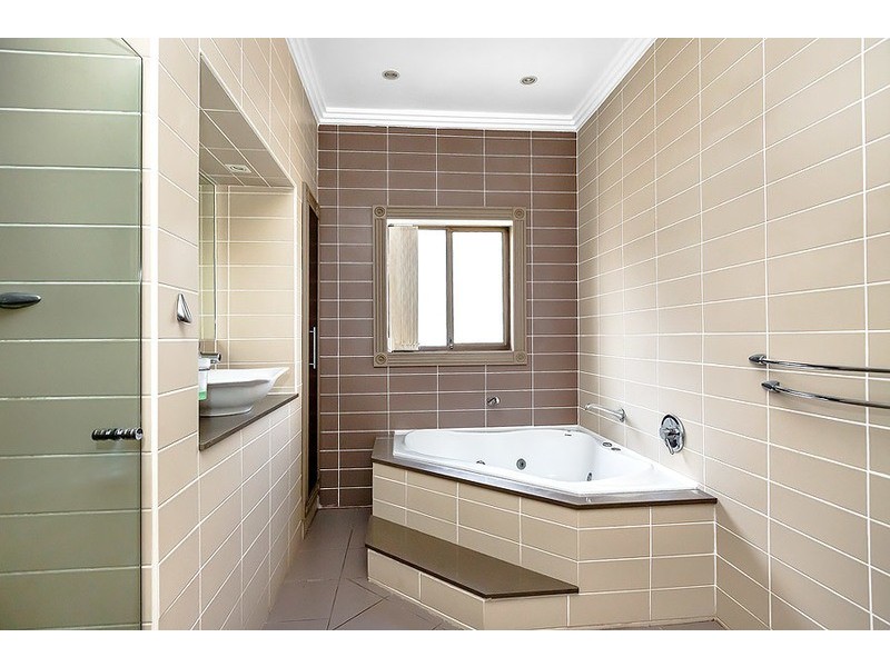 32 Nicoll Street, Roselands NSW 2196