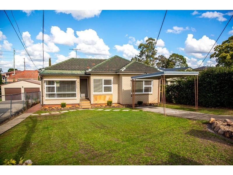 33 Pambula Cres, Woodpark NSW 2164