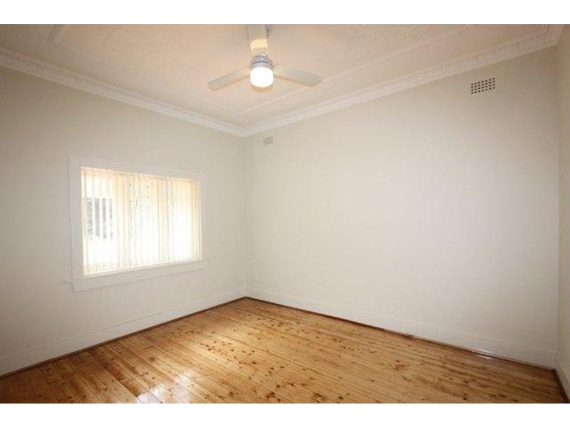 16 Loftus Crescent, Homebush NSW 2140