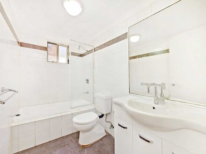 1/4 Burlington Road, Homebush NSW 2140