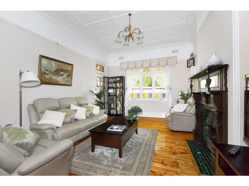 8 Nelson Road, North Strathfield NSW 2137