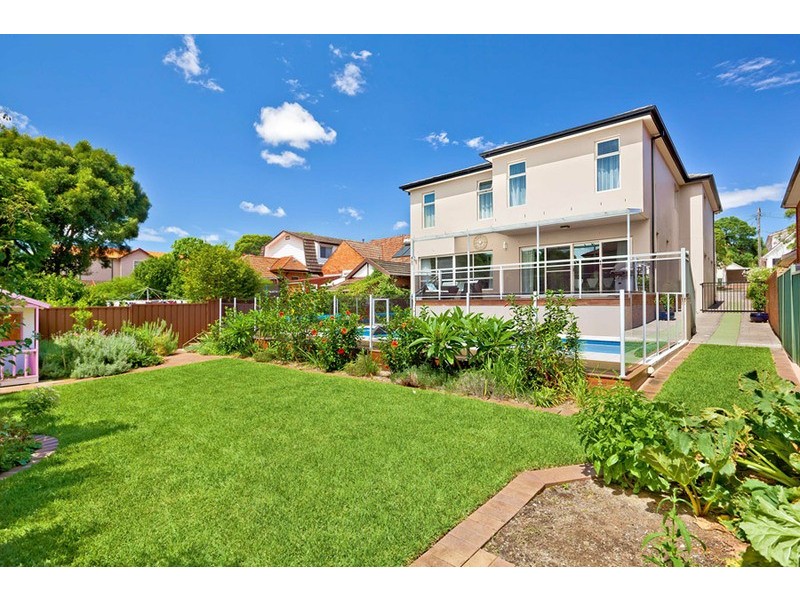 33 Shortland Avenue, Strathfield NSW 2135