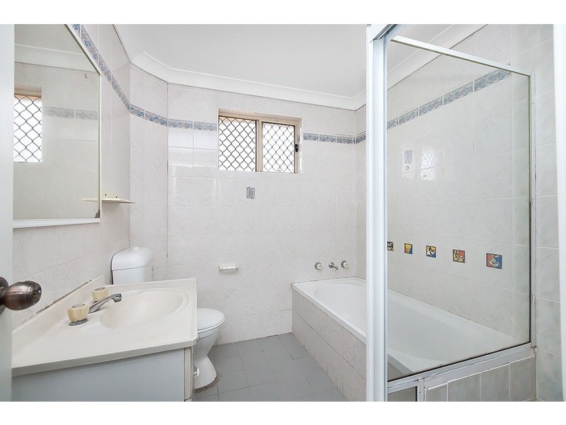 2/2 Myrtle Road, Bankstown NSW 2200