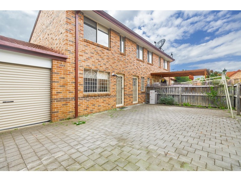 1/9 Watergum Way, Greenacre NSW 2190