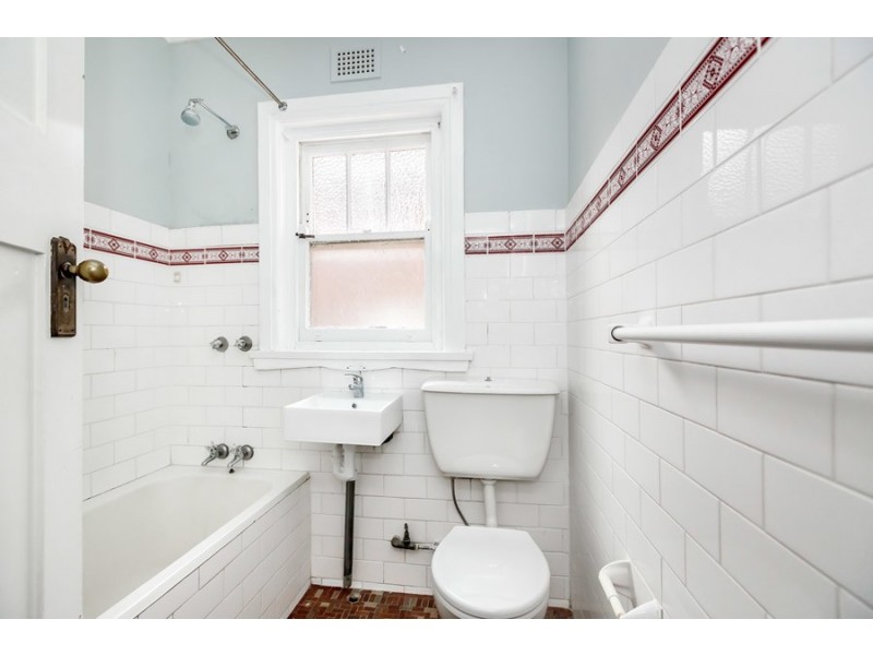 2/8 Loftus Crescent, Homebush NSW 2140